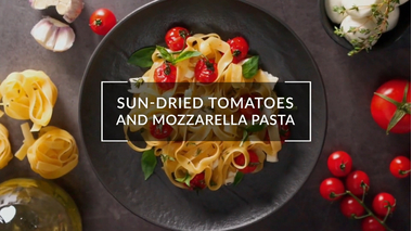 MAKARON Z SUSZONYMI POMIDORAMI I MOCARELLą
